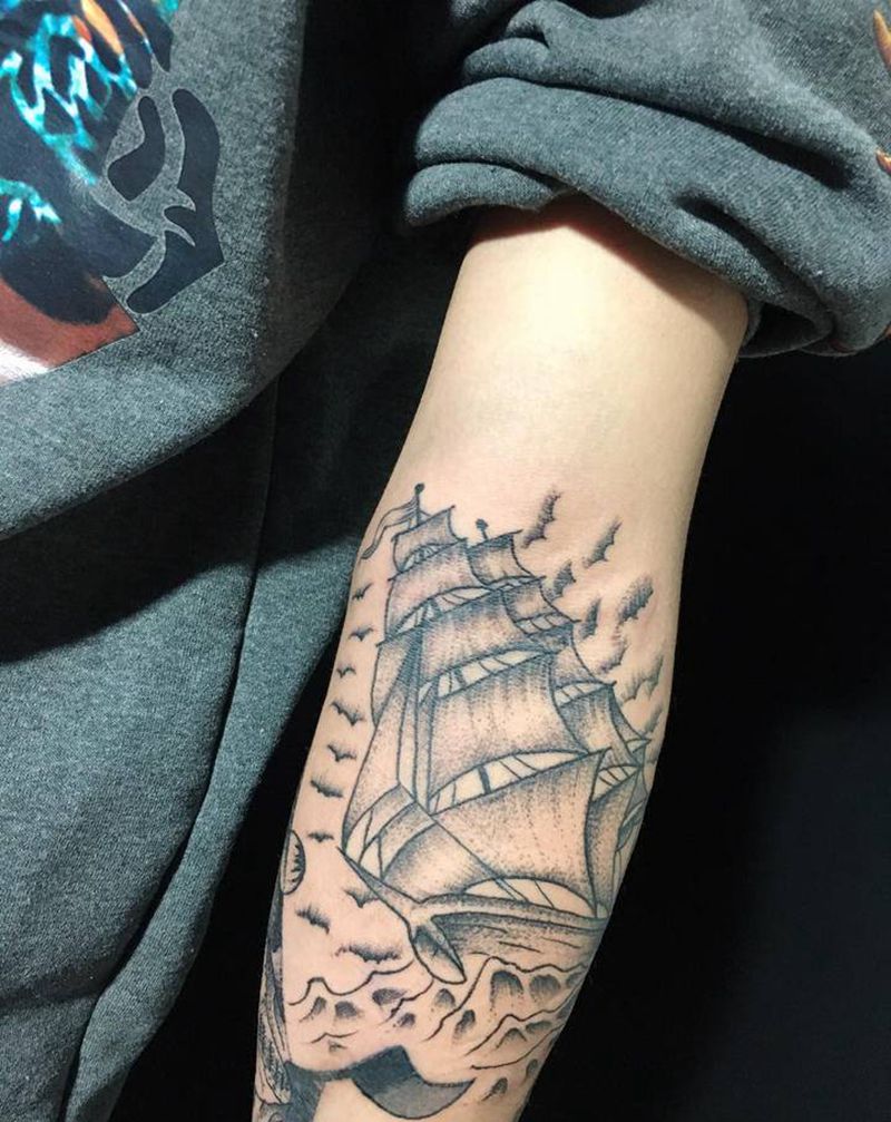 帆船纹身图片_手臂Old School纹身图案