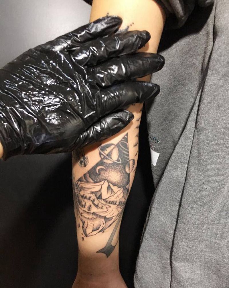 星空图纹身图片_手臂Old School纹身图案