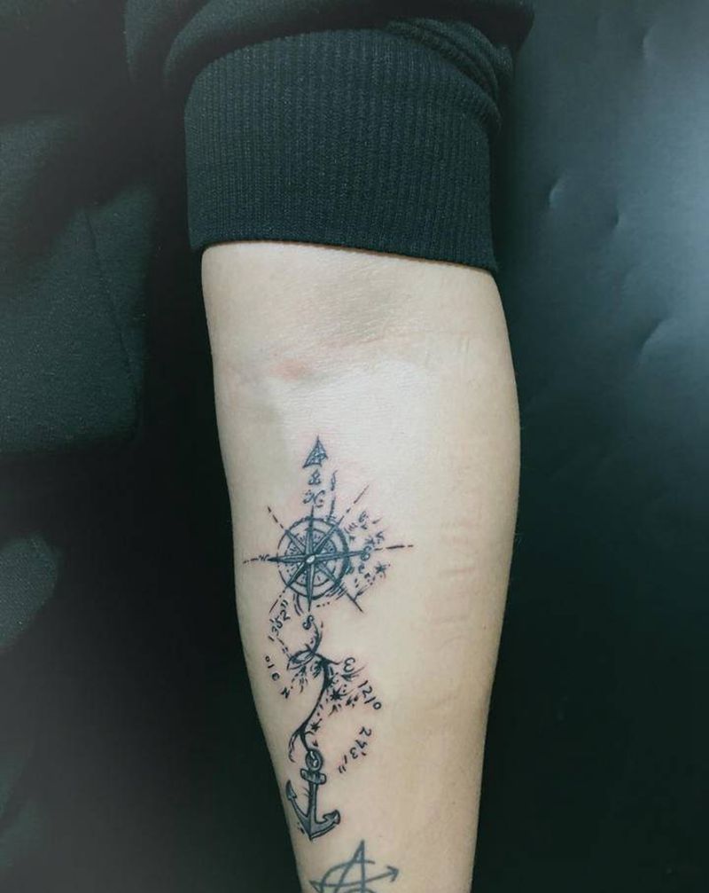 指北针纹身图片_手臂点刺Old School纹身图案