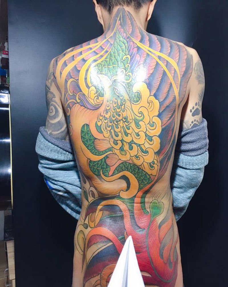 满背凤凰纹身图片_背部老传统纹身图案