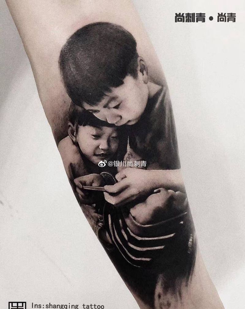 玩王者的兄妹纹身图片_手臂腿部欧美写实纹身图案