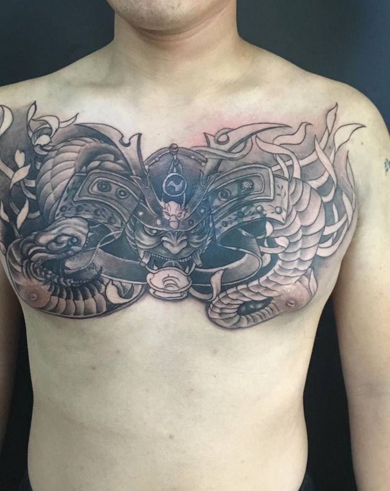 花胸遮盖纹身图片_胸部新传统纹身图案