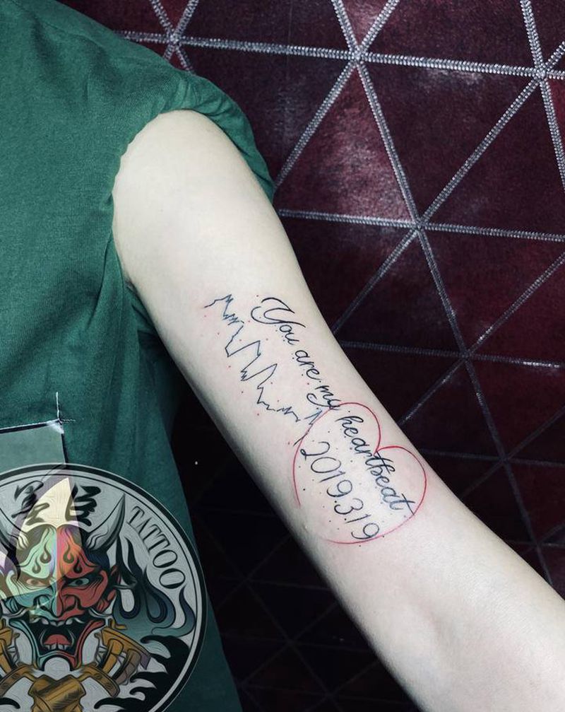 字母纹身图片_手臂花体字点刺字母英文爱心纹身图案