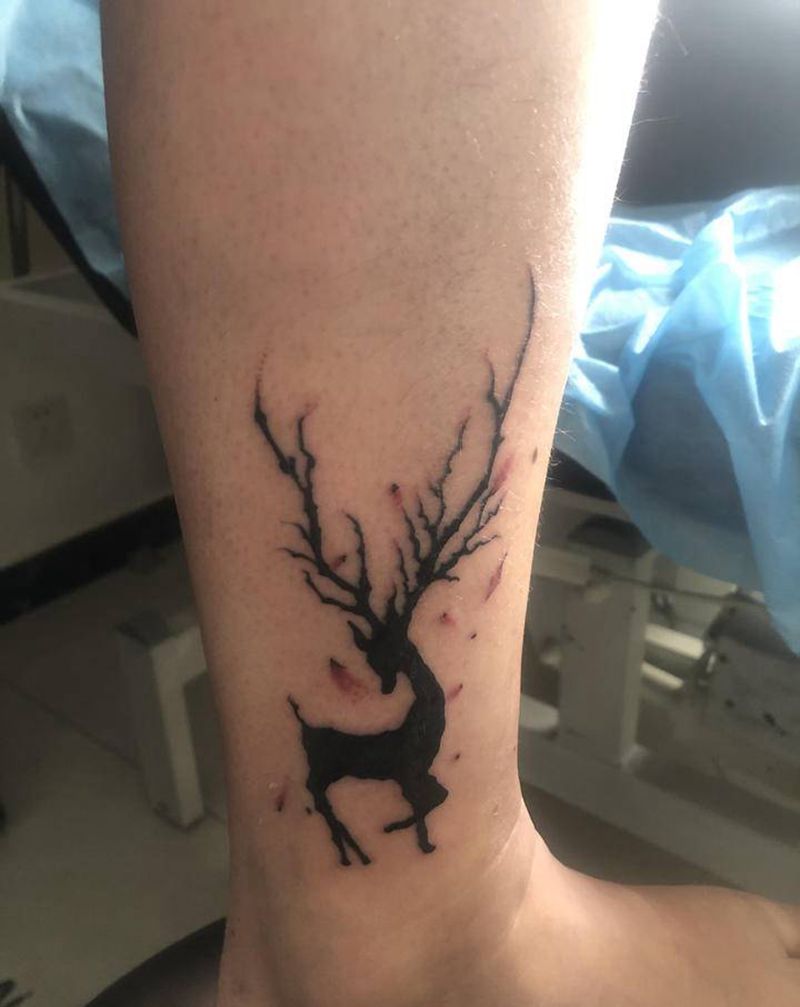 鹿纹身图片_腿部图腾纹身图案