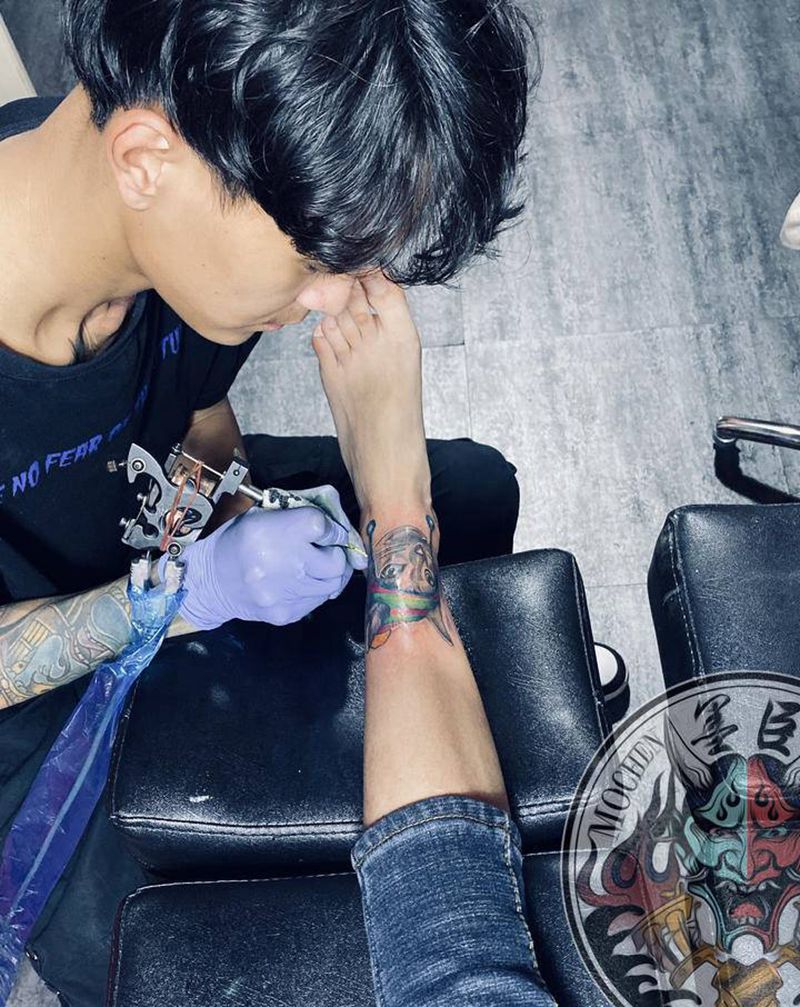 猫咪纹身图片_腿部脚部点刺水彩猫点刺彩色纹身图案