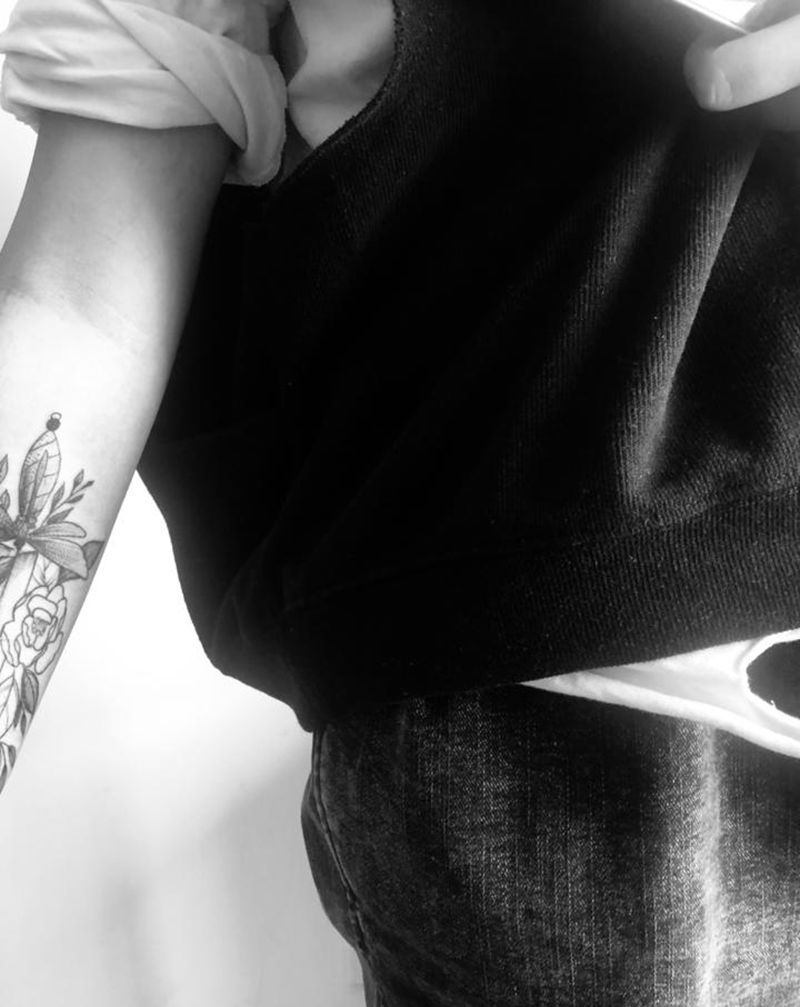 素花纹身图片_手臂点刺纹身图案