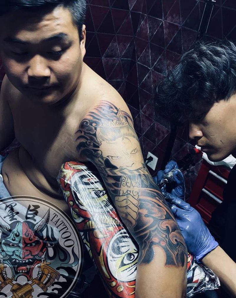 斗战胜佛纹身图片_肩部手臂老传统新传统云雾猴子孙悟空纹身图案