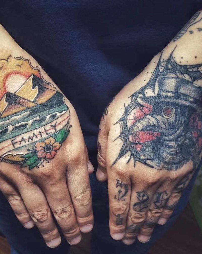 手背school、瘟疫医生纹身图片_手部Old School纹身图案