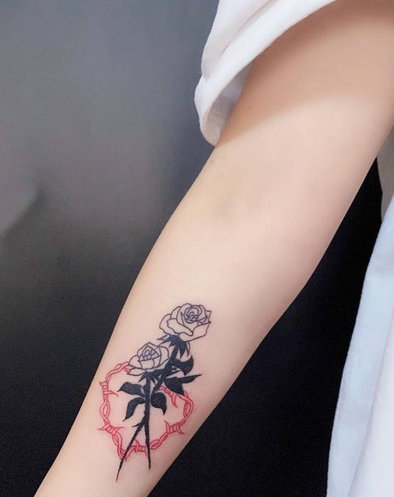 带刺的玫瑰纹身图片_手臂纹身图案
