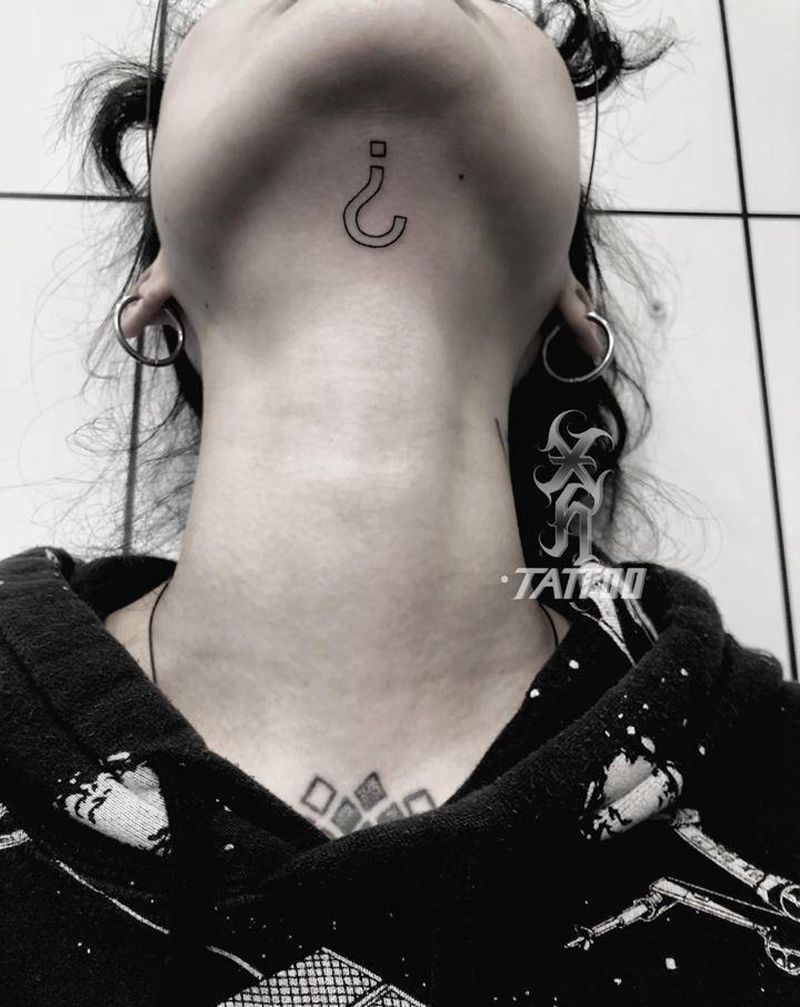 ❓纹身图片_颈部几何纹身图案