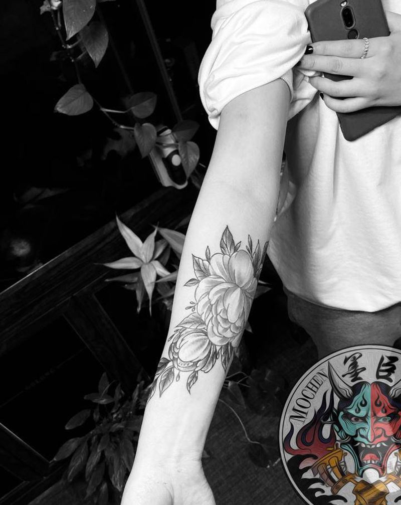 素花纹身图片_手臂水彩点刺素花纹身图案