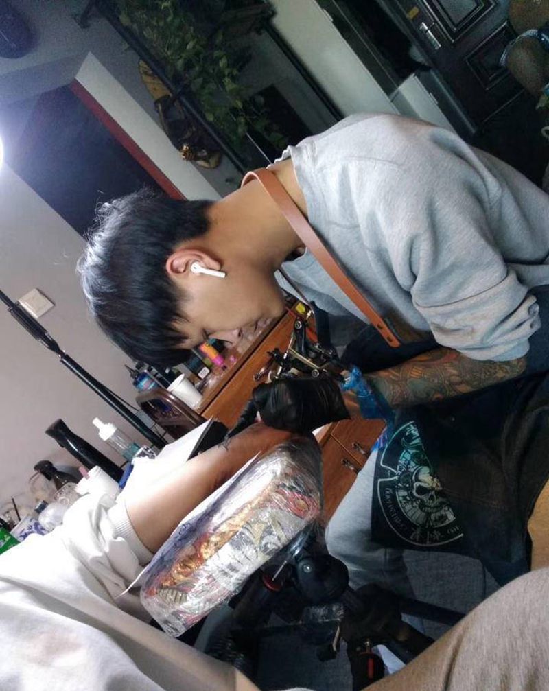 素花纹身图片_手臂点刺纹身图案