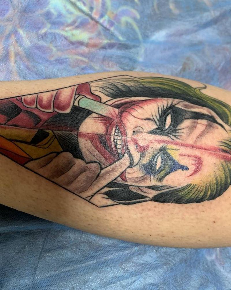 小丑纹身图片_腿部纹身图案