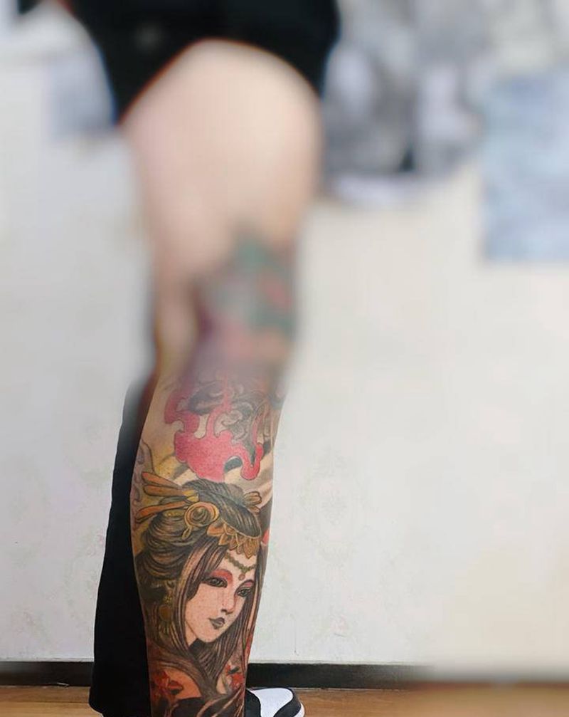 花腿添加修改纹身图片_腿部新传统纹身图案