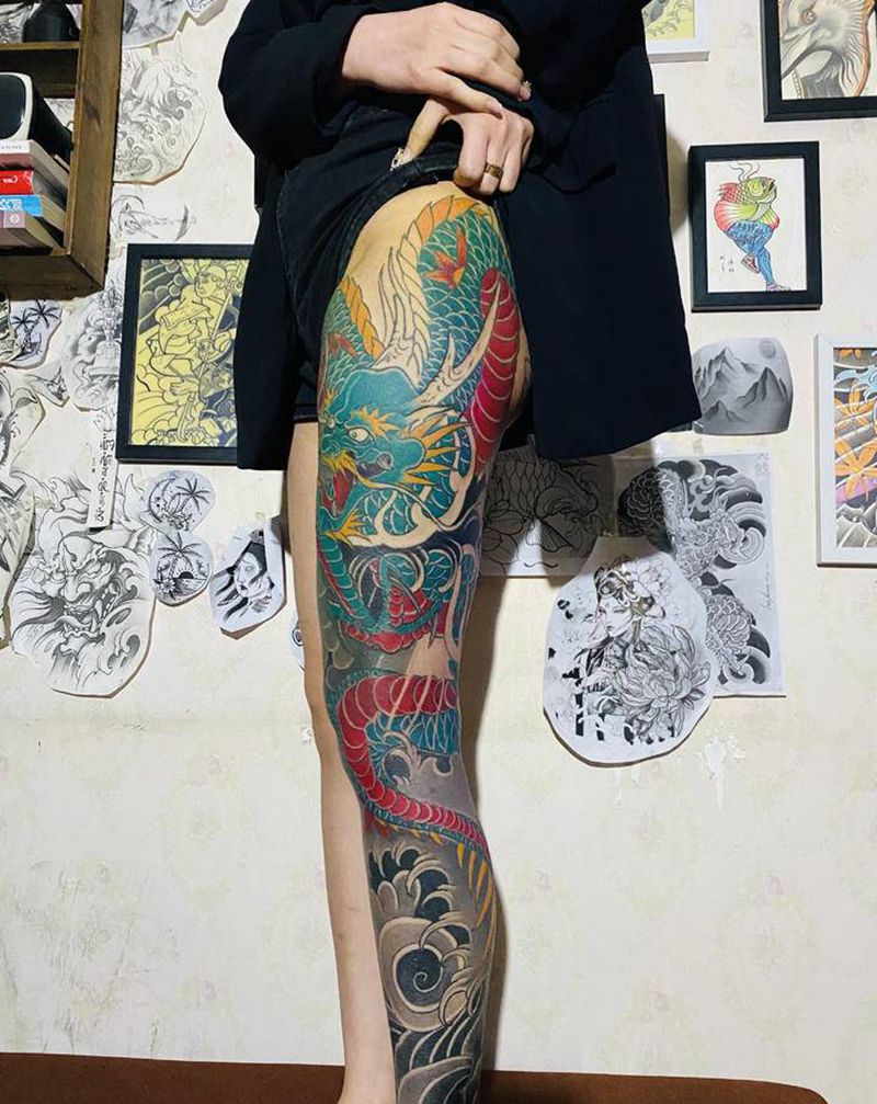 花腿龙纹身图片_腿部纹身图案