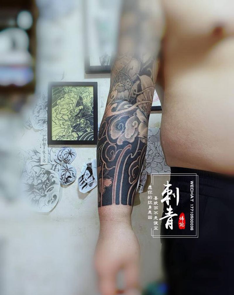 小臂添加修改纹身图片_手部老传统纹身图案