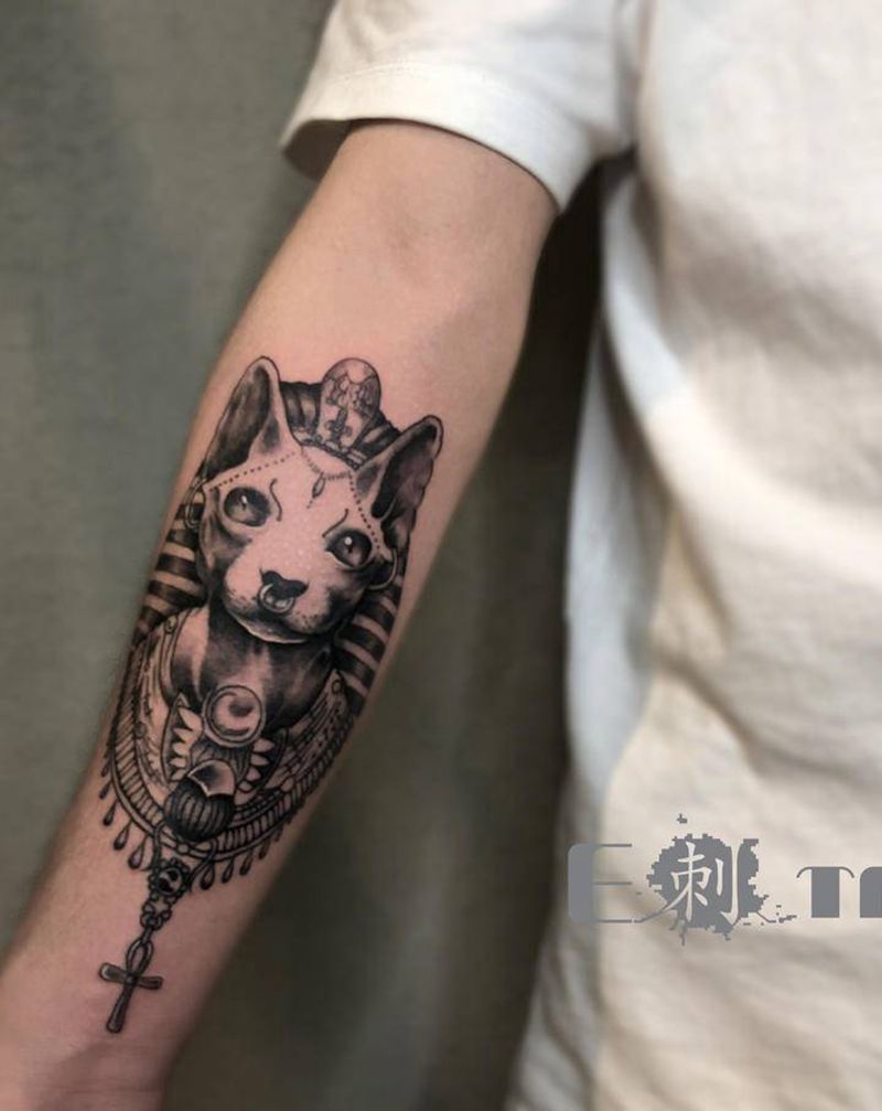 斯芬克斯猫纹身图片_手臂点刺纹身图案
