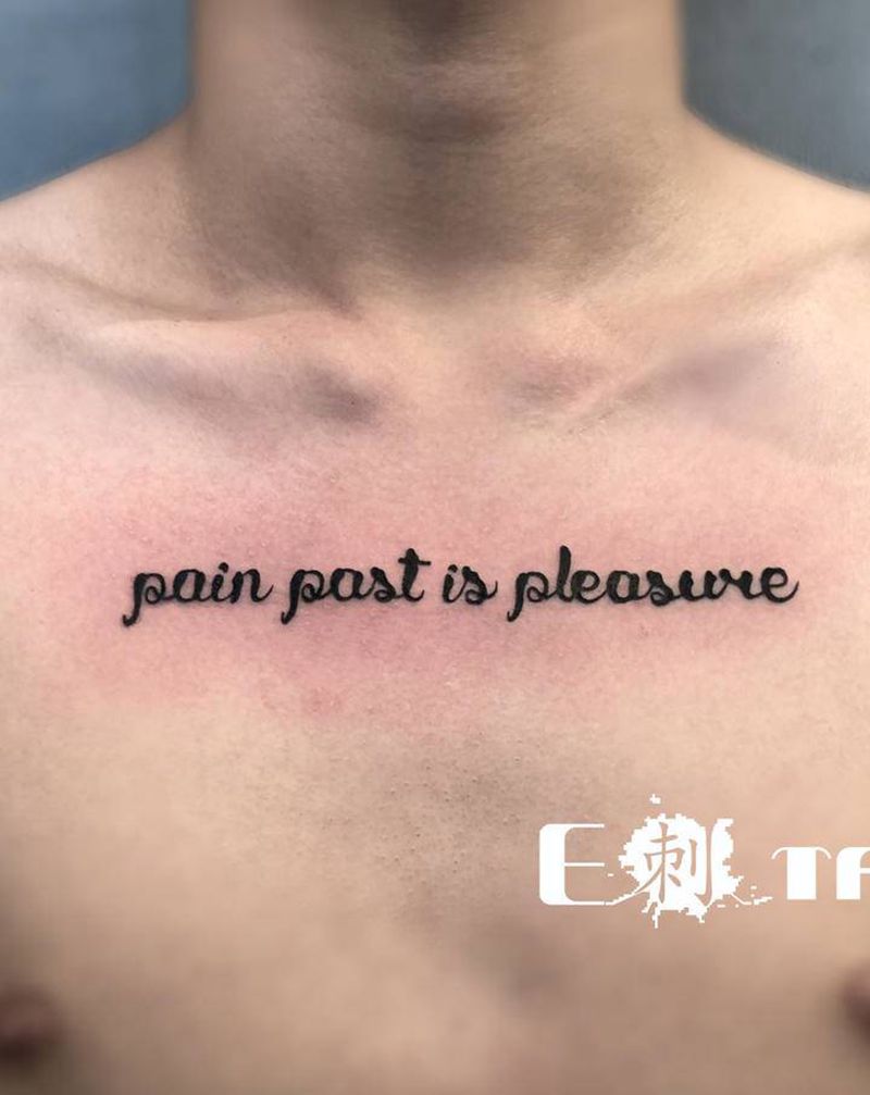 英文字母纹身图片_胸部新传统纹身图案