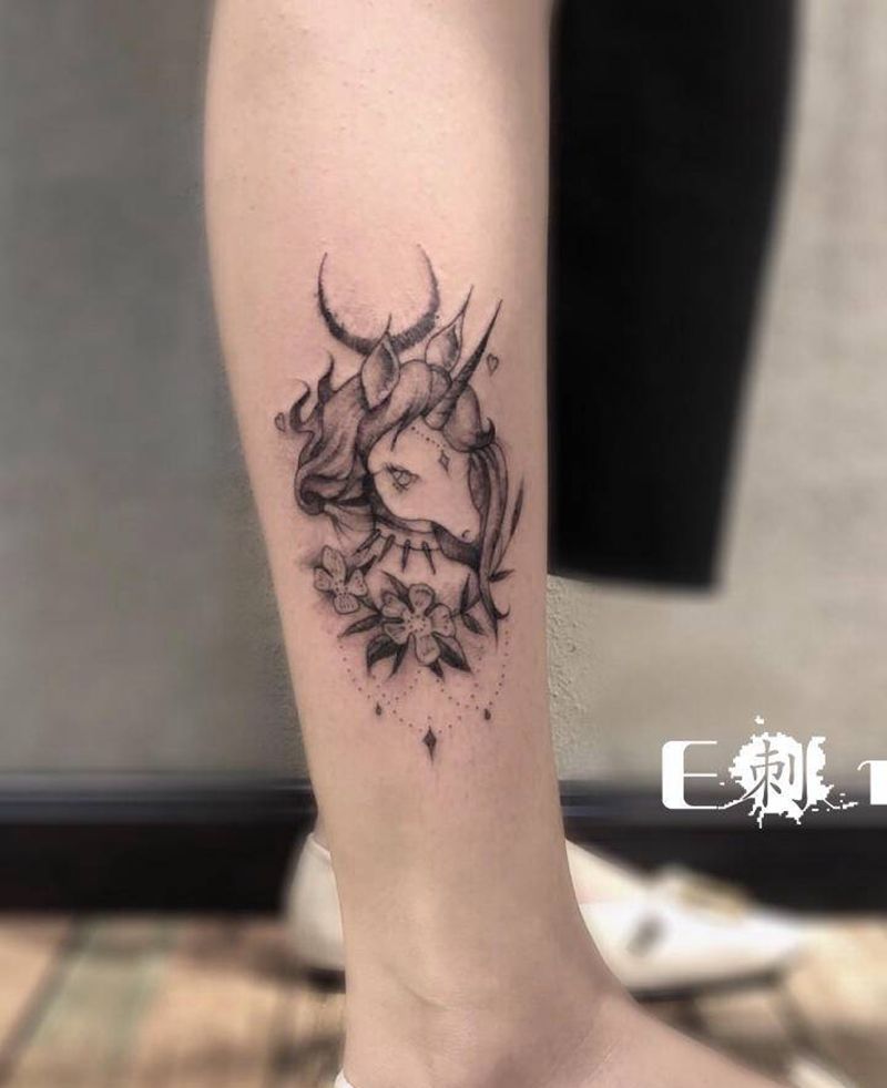 独角兽纹身图片_腿部点刺纹身图案