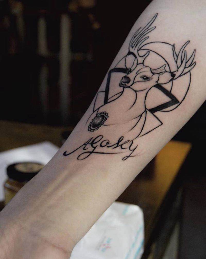 鹿纹身图片_手臂纹身图案