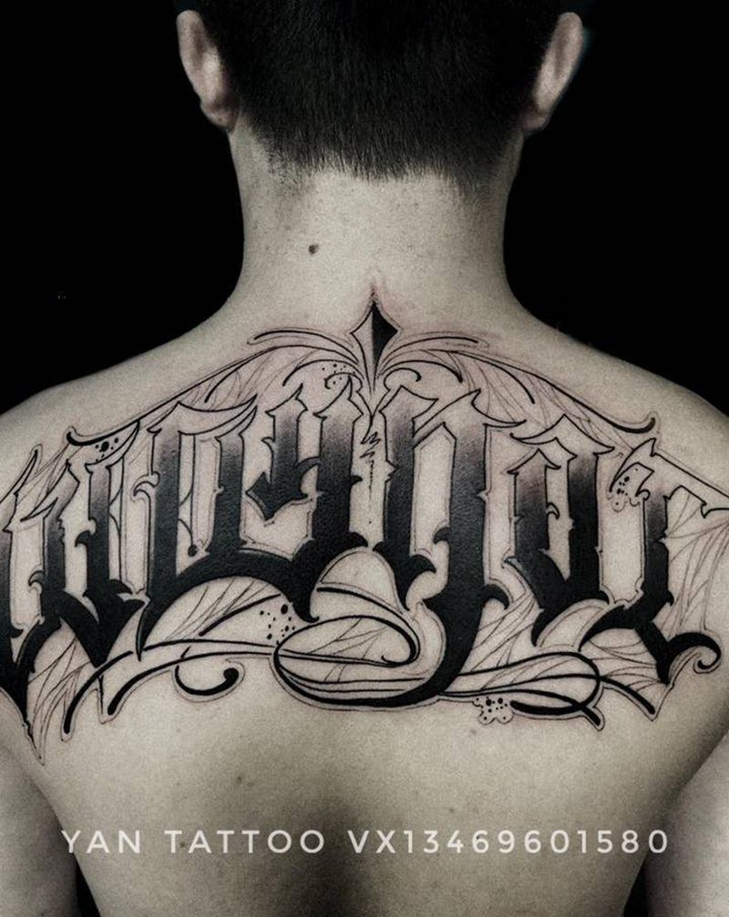 进度      小背花体字也有纹身图片_背部纹身图案