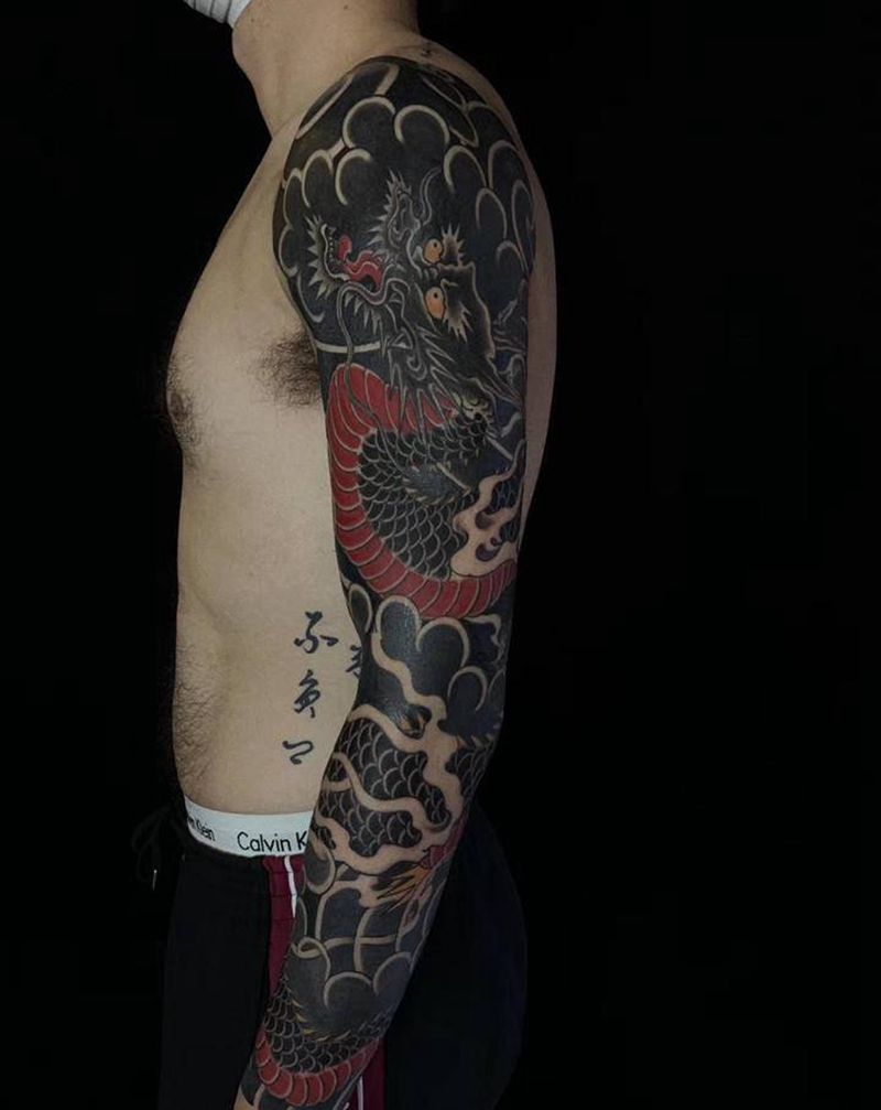 龙臂纹身图片_手臂老传统纹身图案