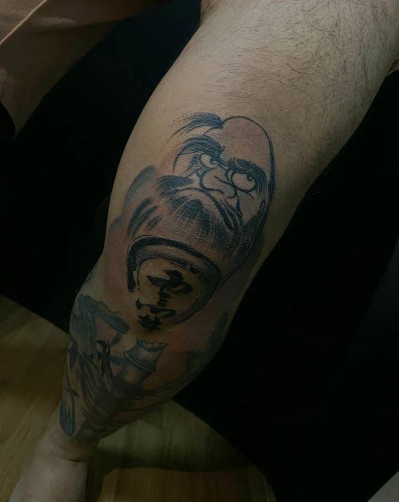 达摩纹身图片_腿部水墨纹身图案