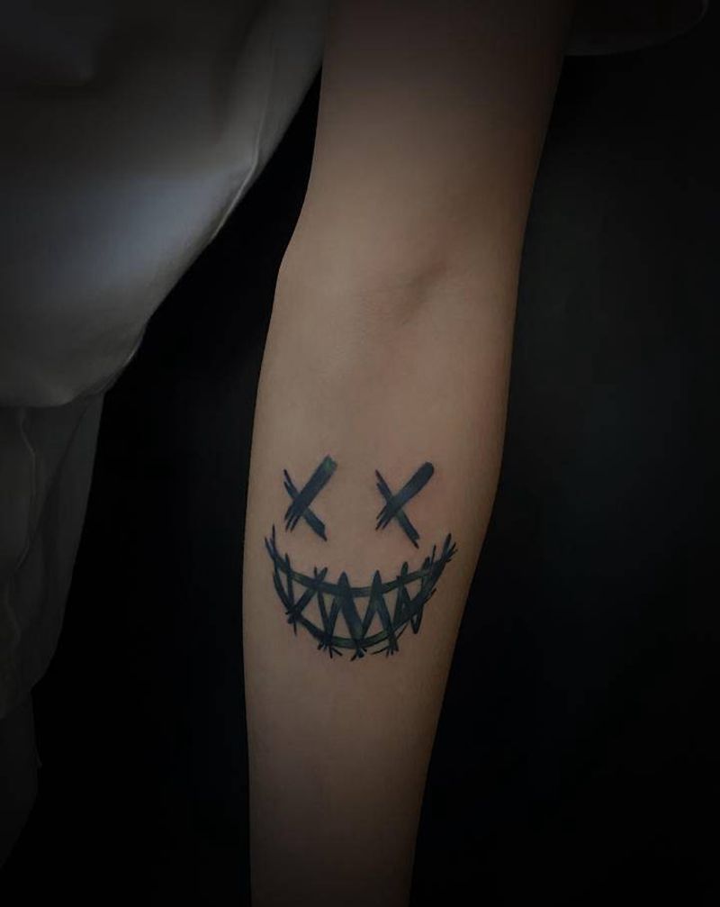 笑脸纹身图片_手臂纹身图案