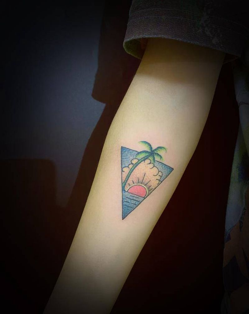 杉树海岸线纹身图片_手臂Old School纹身图案