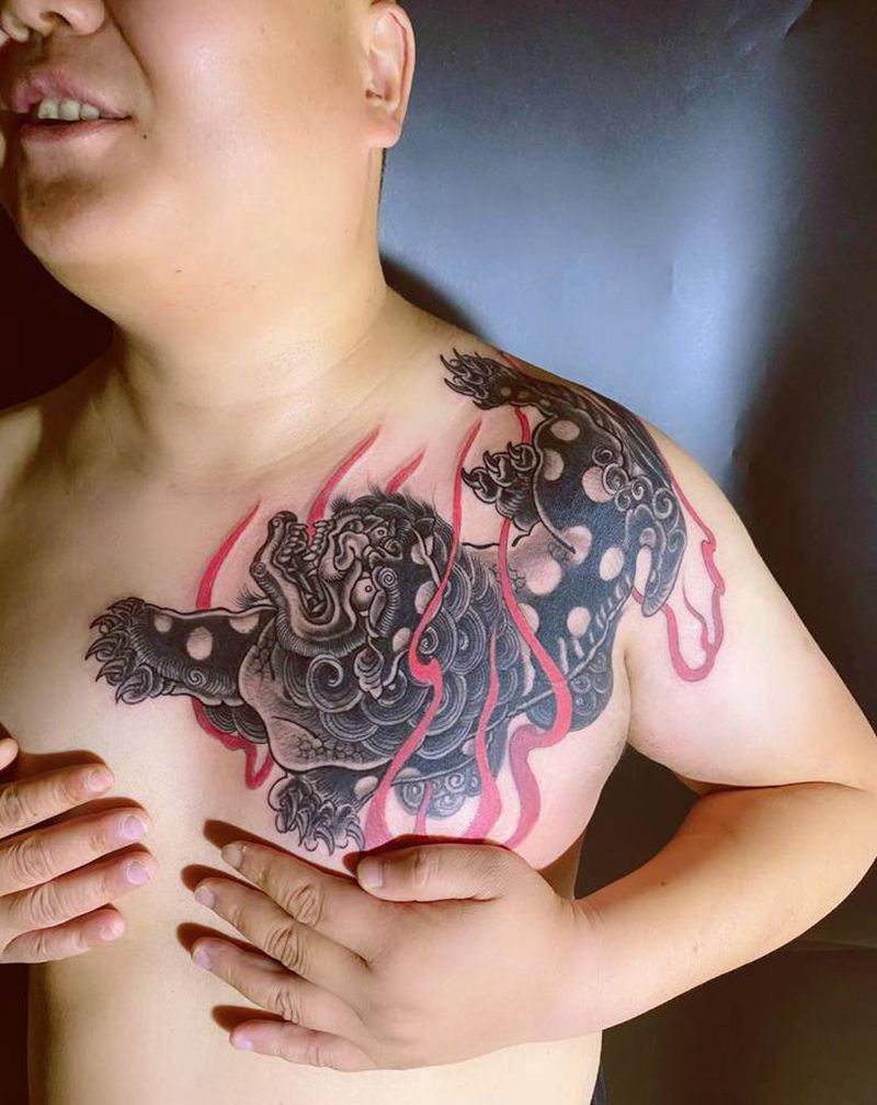 唐狮纹身图片_胸部老传统纹身图案