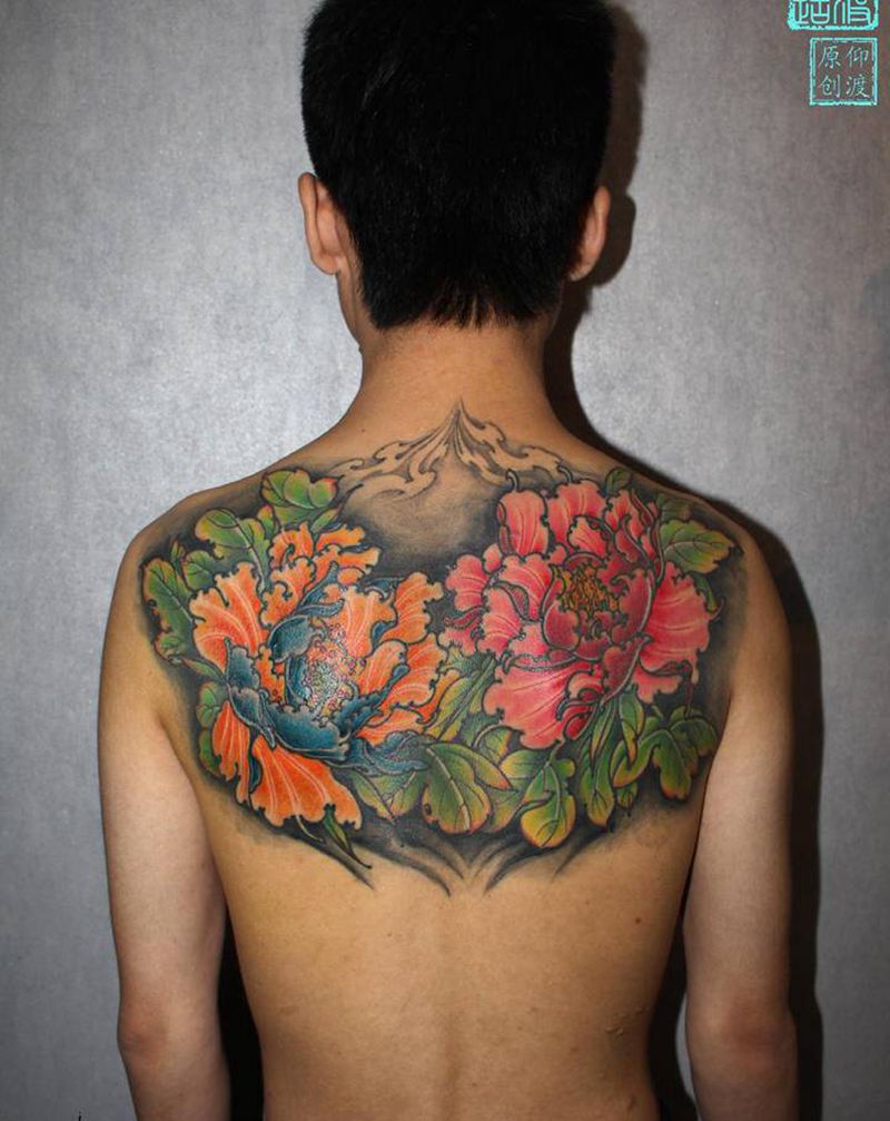 新传统/牡丹纹身图片_背部新传统纹身图案