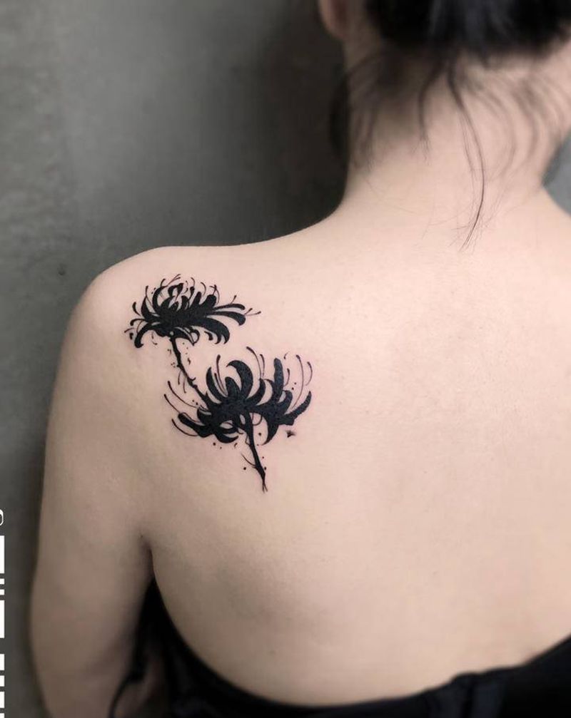 彼岸花纹身图片_背部纹身图案