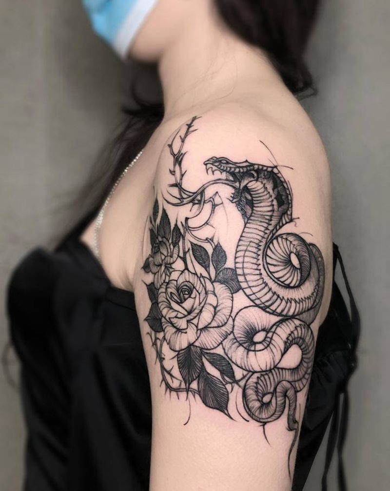 素花与蛇纹身图片_手臂点刺纹身图案