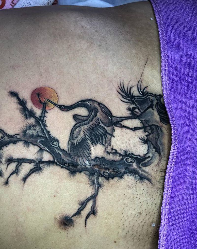 剖腹产和手术刀疤遮盖纹身图片_腹部水墨纹身图案