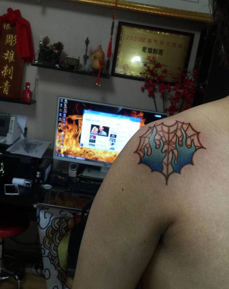 小图纹身图片_颈部肩部Old School水彩纹身图案