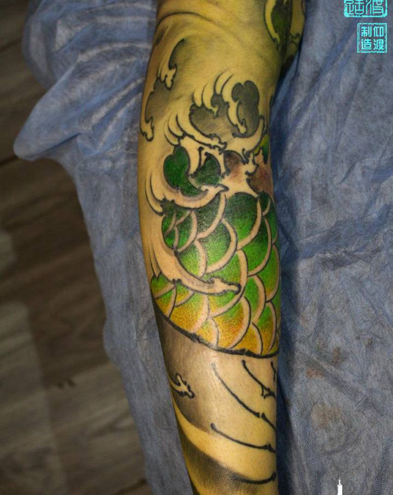 新传统/龙/纹身图片_腿部新传统纹身图案