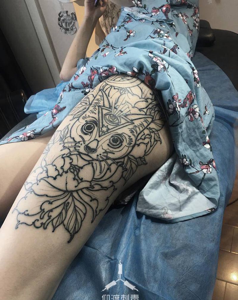 大腿／大黑猫／恢复中纹身图片_腿部新传统纹身图案