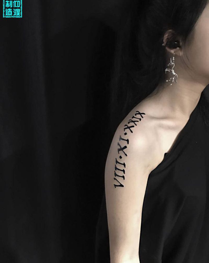 字母／肩部纹身图片_肩部纹身图案