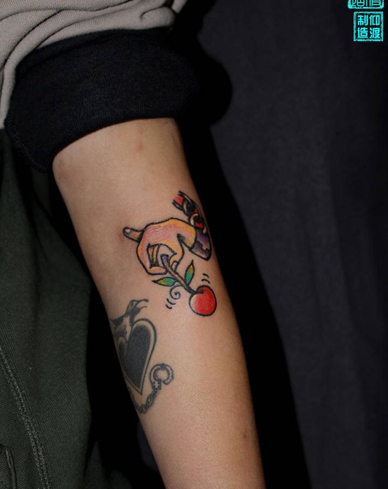 old school纹身图片_手臂Old School纹身图案