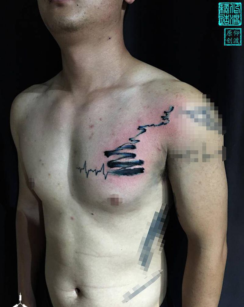 水墨／遮盖纹身图片_胸部水彩水墨纹身图案