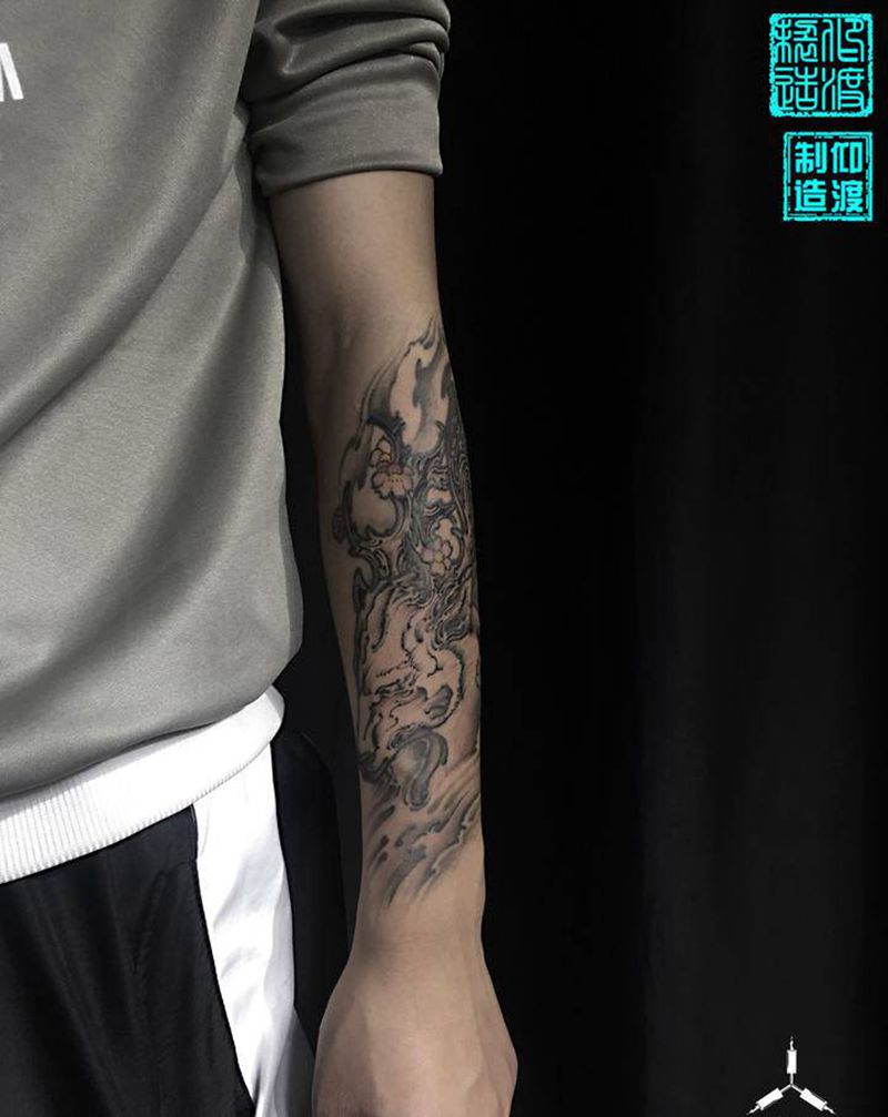 鹿／新传统纹身作品纹身图片_手臂新传统纹身图案