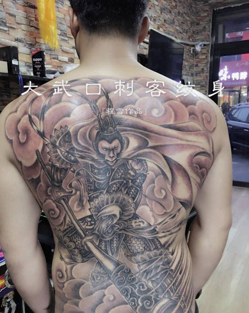 满背大圣纹身图片_背部纹身图案
