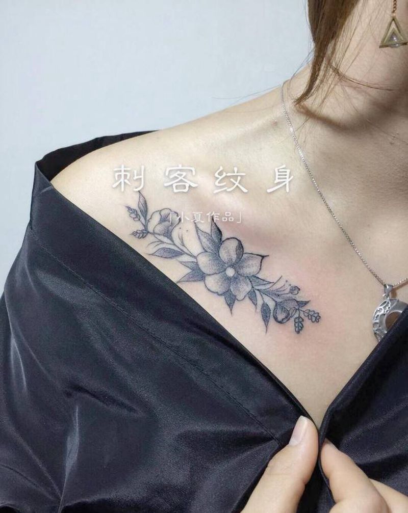 锁骨素花纹身图片_胸部纹身图案