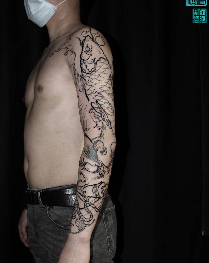 今日谍照／班若锦鲤嬉浪游／整臂纹身图片_手臂新传统纹身图案
