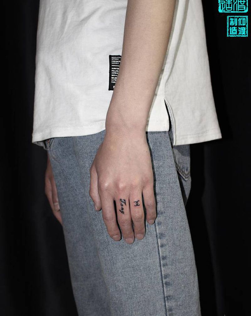 小清新字母纹身图片_手臂纹身图案