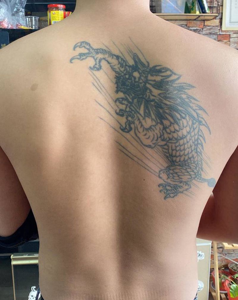 满背龙 遮盖纹身图片_背部纹身图案