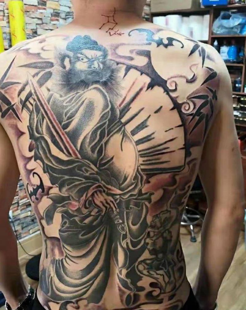 老图 添加纹身图片_背部纹身图案