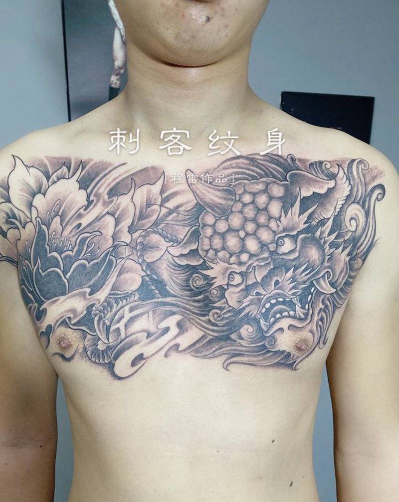 花胸纹身图片_胸部纹身图案