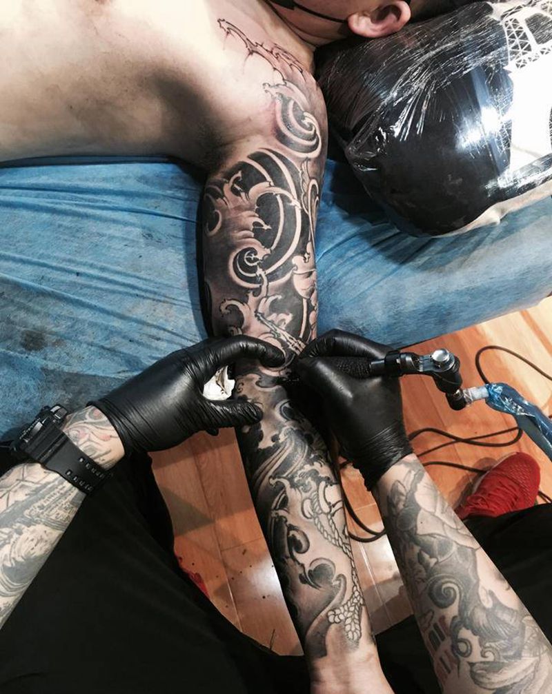 细节第一视角纹身图片_手臂新传统纹身图案