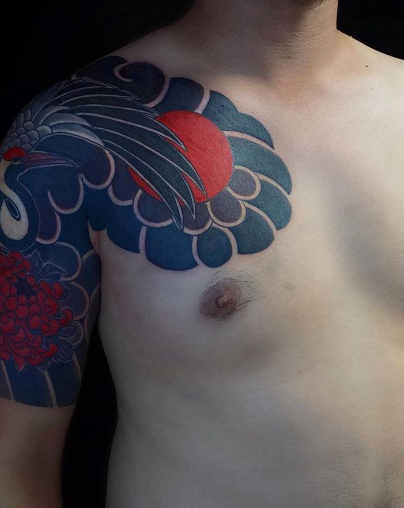 仙鹤半胛纹身图片_手臂肩部老传统仙鹤菊花纹身图案